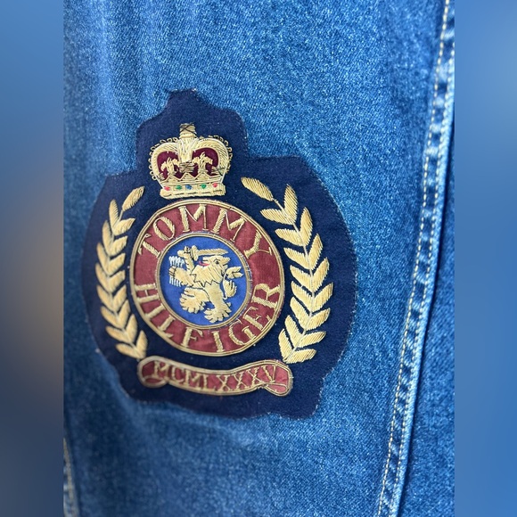 1990’S VINTAGE TOMMY HILFIGER DENIM JACKET – EMBROIDERED BACK PATCH - Picture 5 of 9